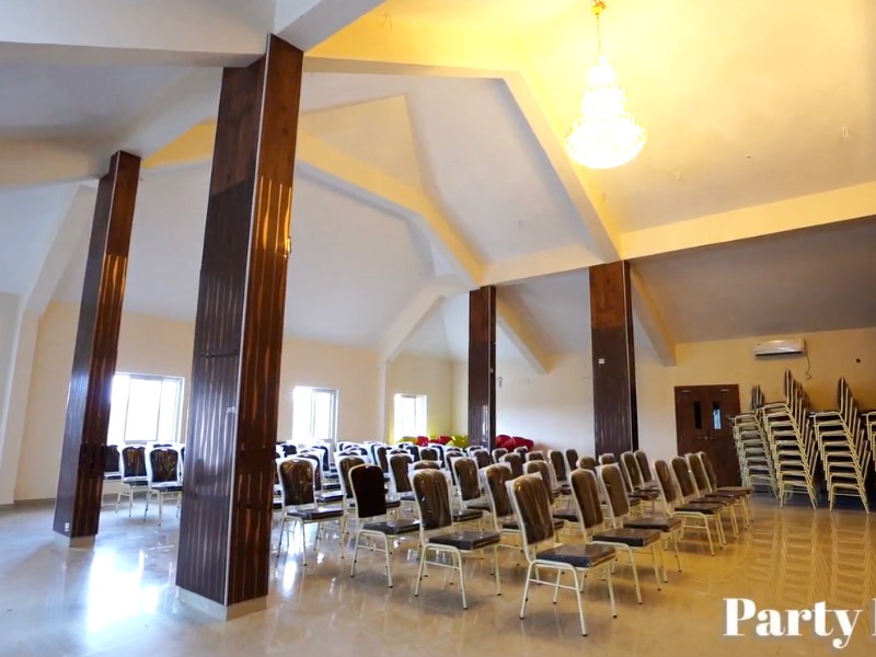 Welcoming entrance hall with seating at MSB Silver Spring Resort