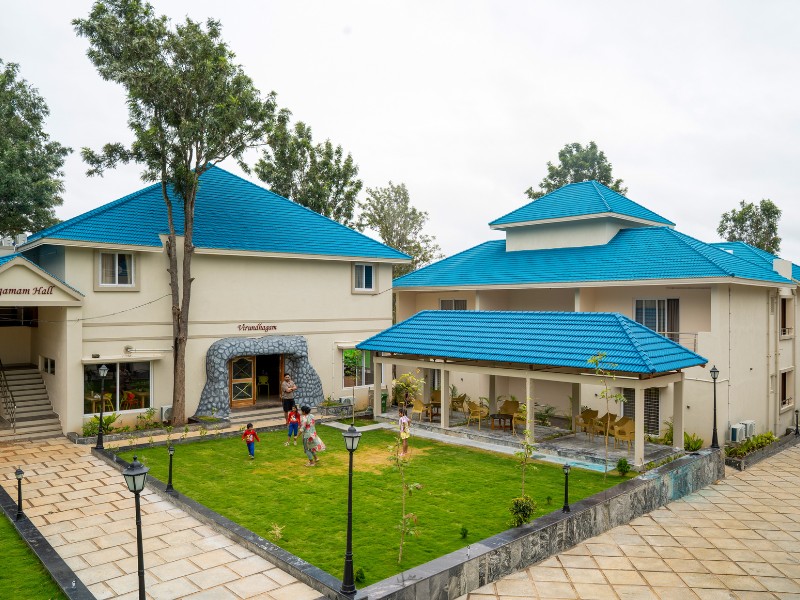 Children play area in front of the rooms