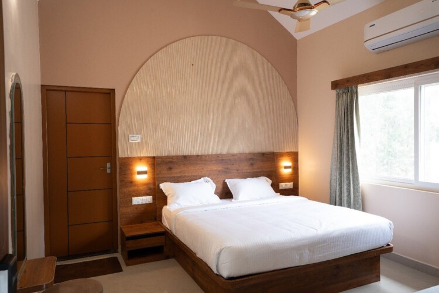  Deluxe executive room with AC and fan at MSB Silver Spring Resort Yelagiri