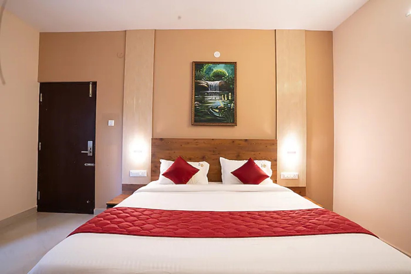 Ven Nila honeymoon cottage with queen bed at a top resort at Yelagiri Hills